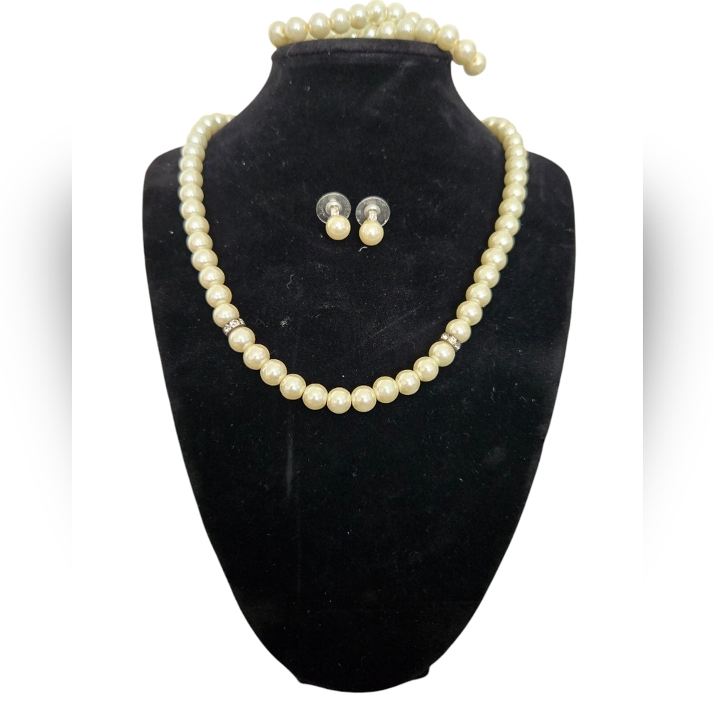 Elegant Cream Pearl Necklace and Earring Set